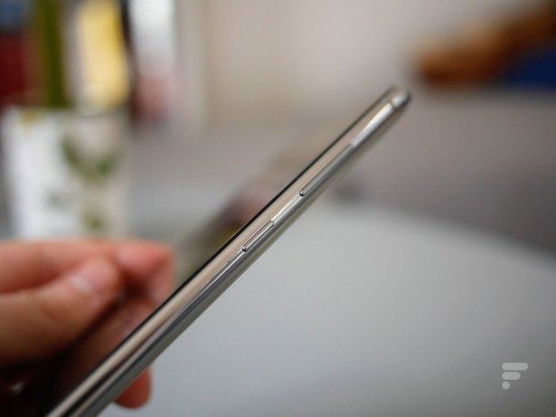 The right edge of the Samsung Galaxy Note 10 Lite