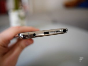 The bottom edge of the Samsung Galaxy Note 10 Lite