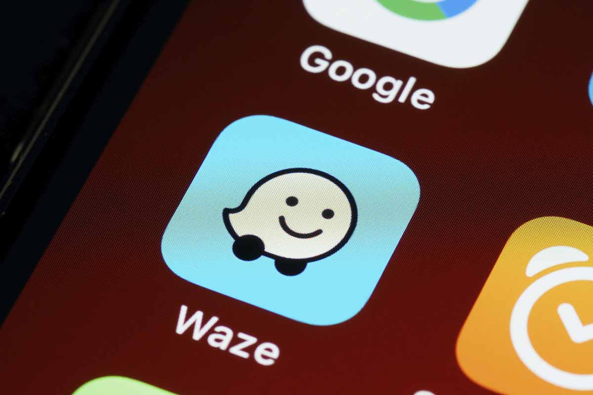 How to change the language in the Waze app