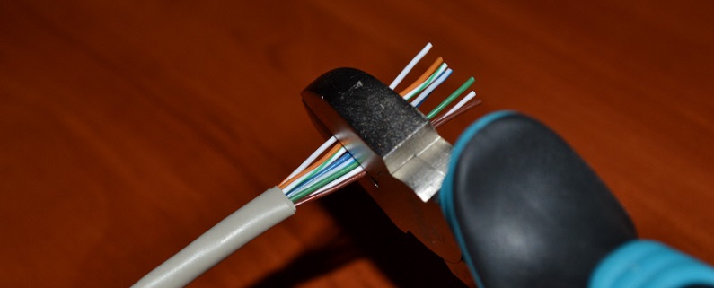Cutting the cable with pliers