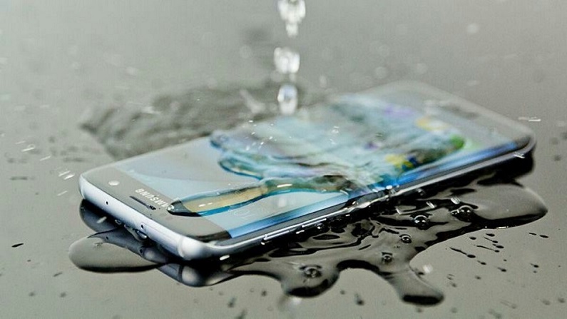 Protecting your phone from moisture