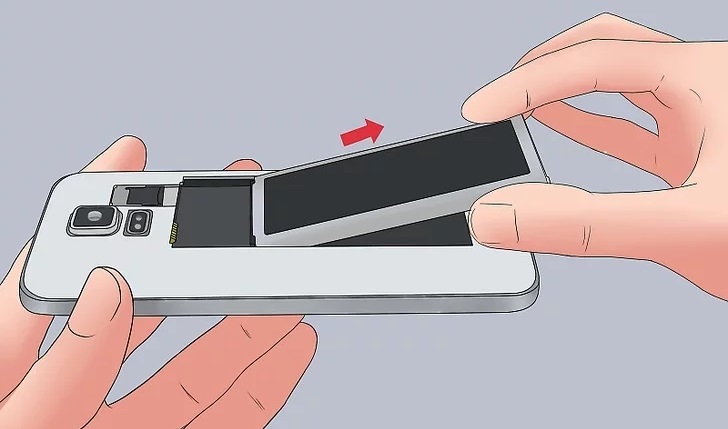 Removing the removable battery from the phone