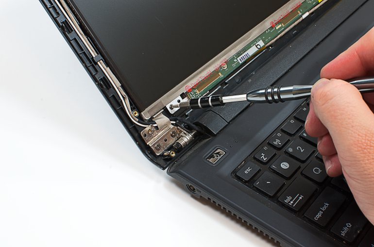Installing a new matrix in a laptop