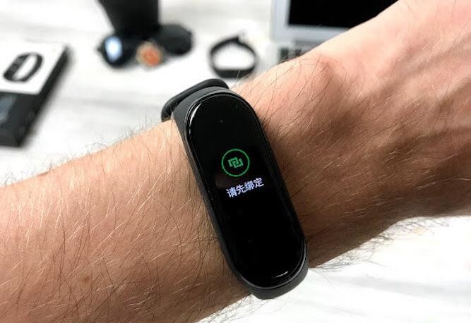 Bluetooth on fitness bracelet
