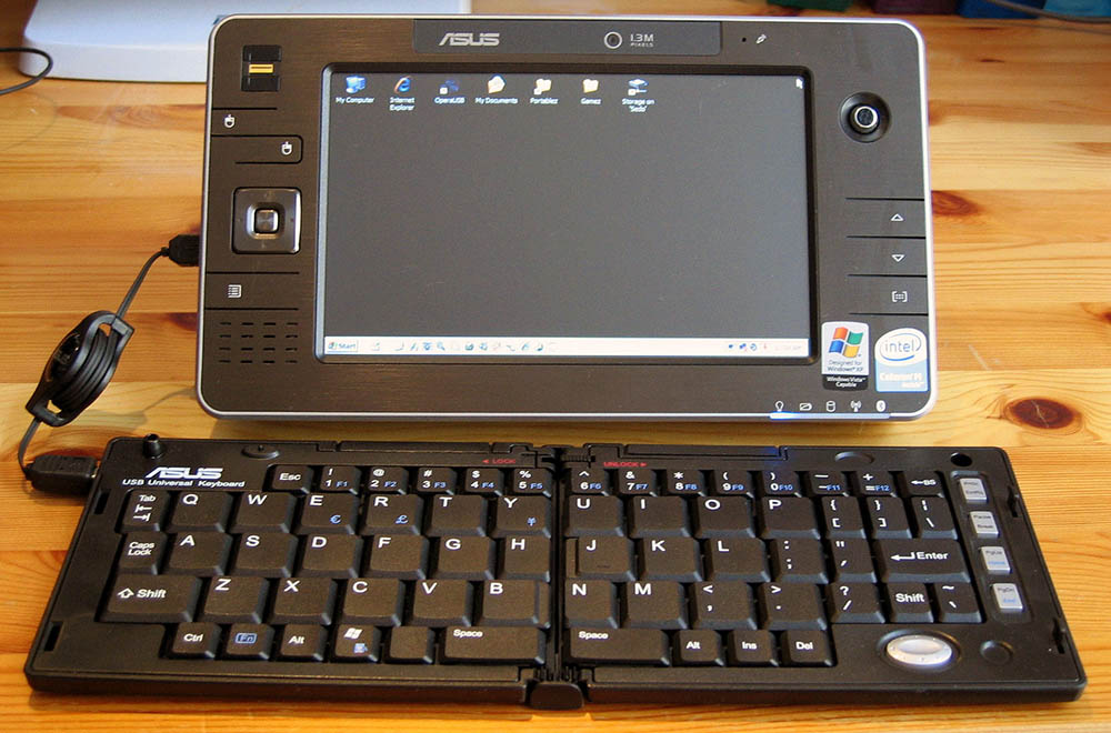 ASUS R2H with keyboard