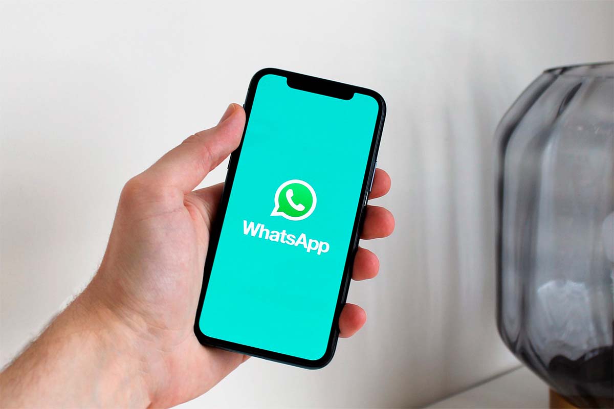 How to change the voice in WhatsApp 2 audios